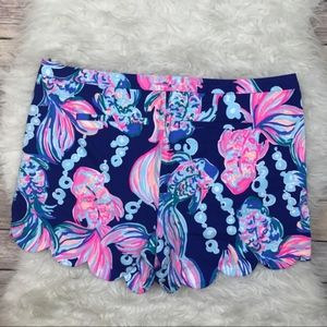 Magnolia Scallop Hem Short